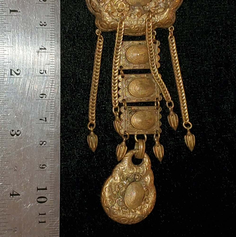 Vintage brass Etruscan Style hanging brooch - Picture 5 of 7
